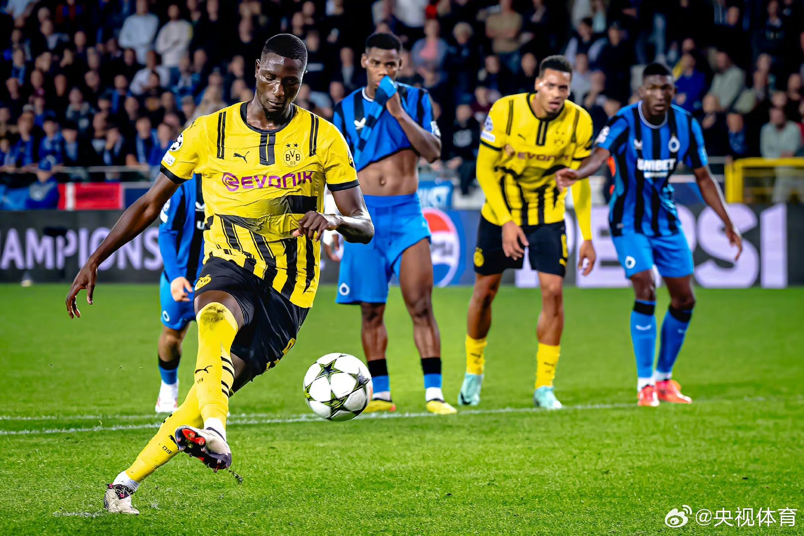 多特蒙德碾压葡萄牙，戈麦斯统治全场