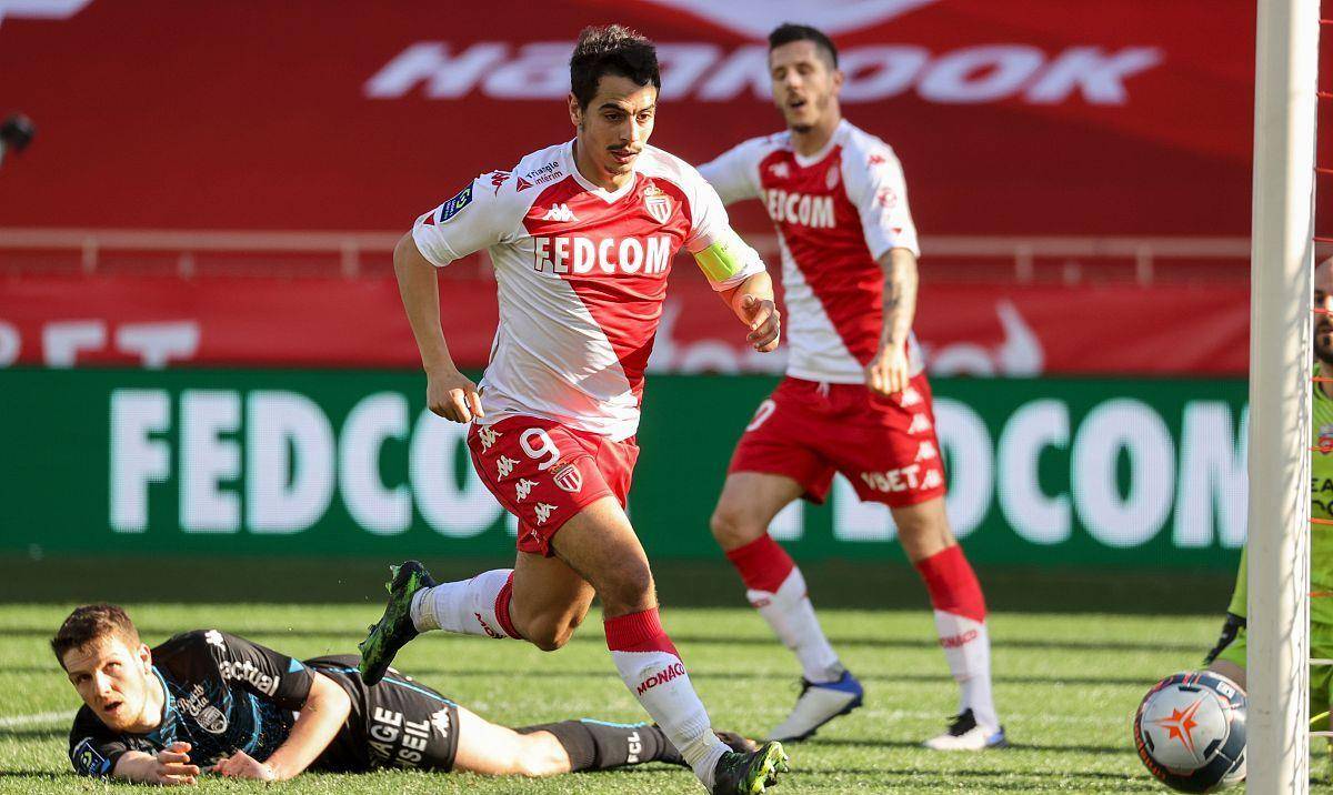 梅赛德斯完胜阿斯顿马丁，佩雷兹状态火热