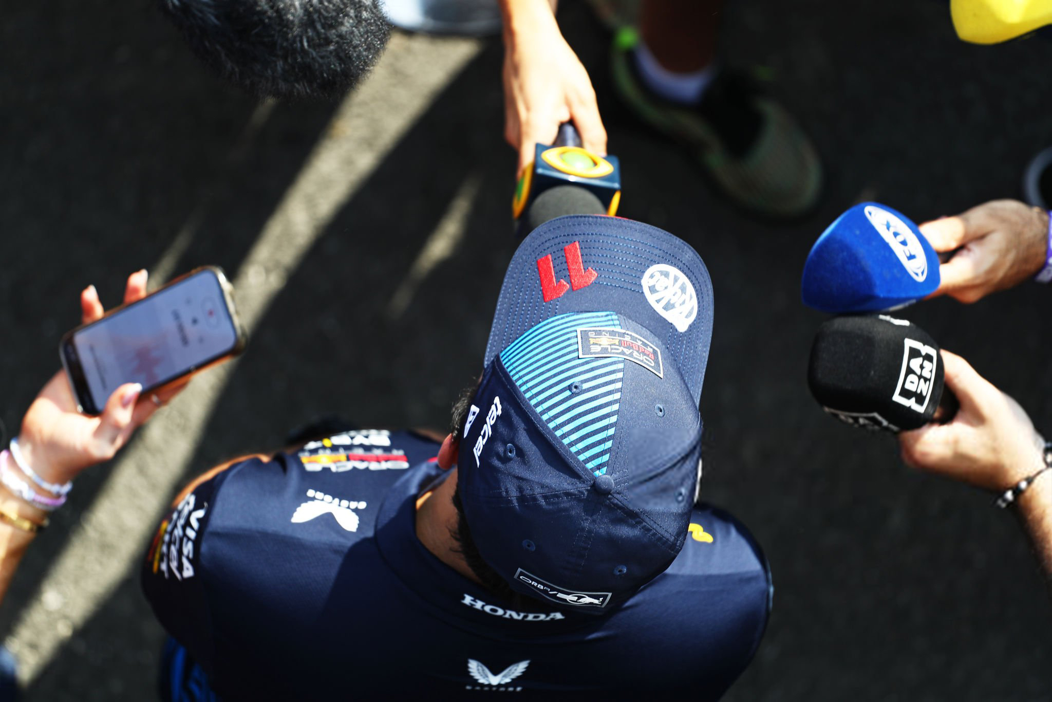 雷诺车队碾压红牛二队，佩雷兹关键制胜