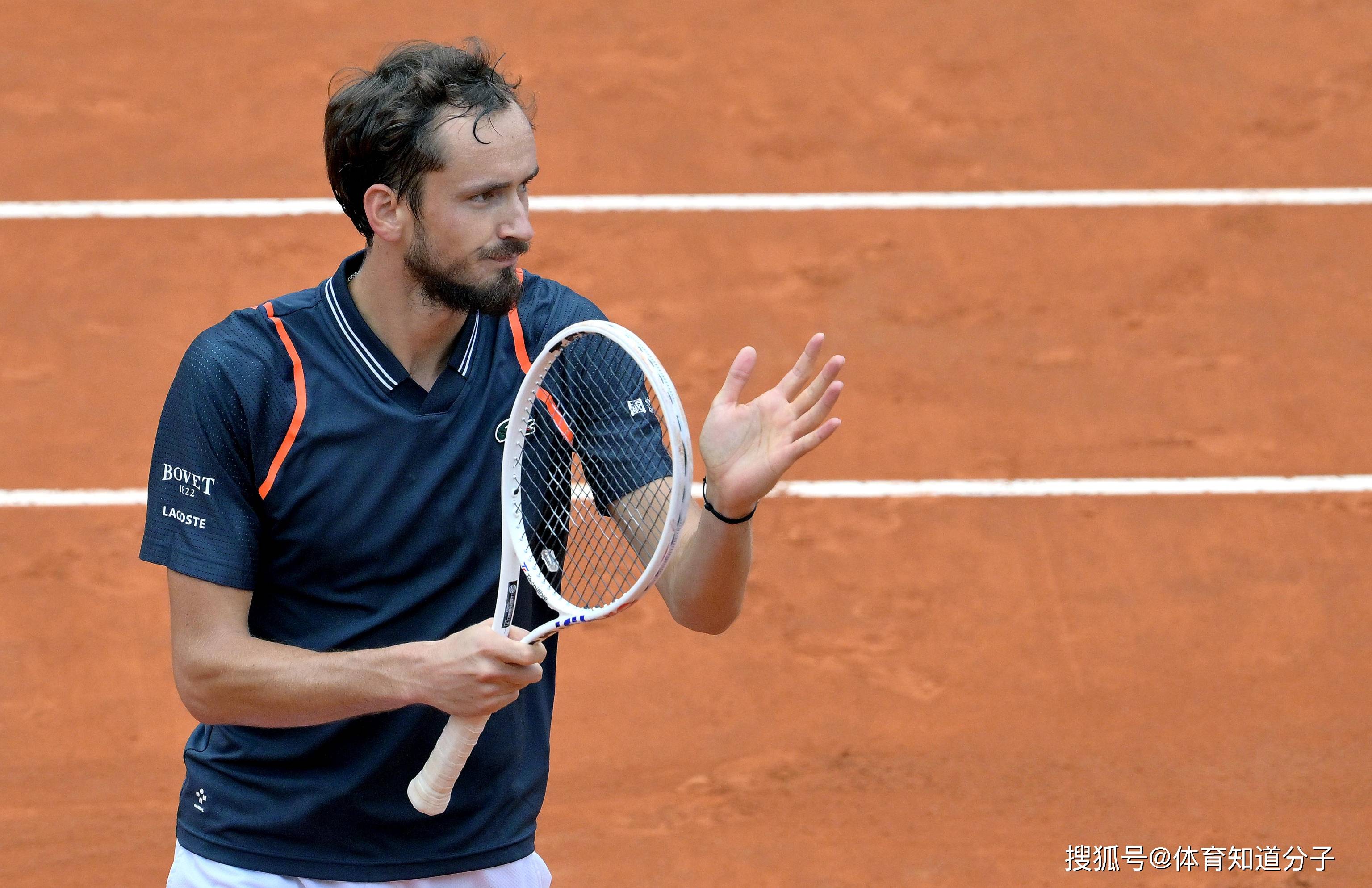 美网险胜法网，梅德韦杰夫点燃赛场