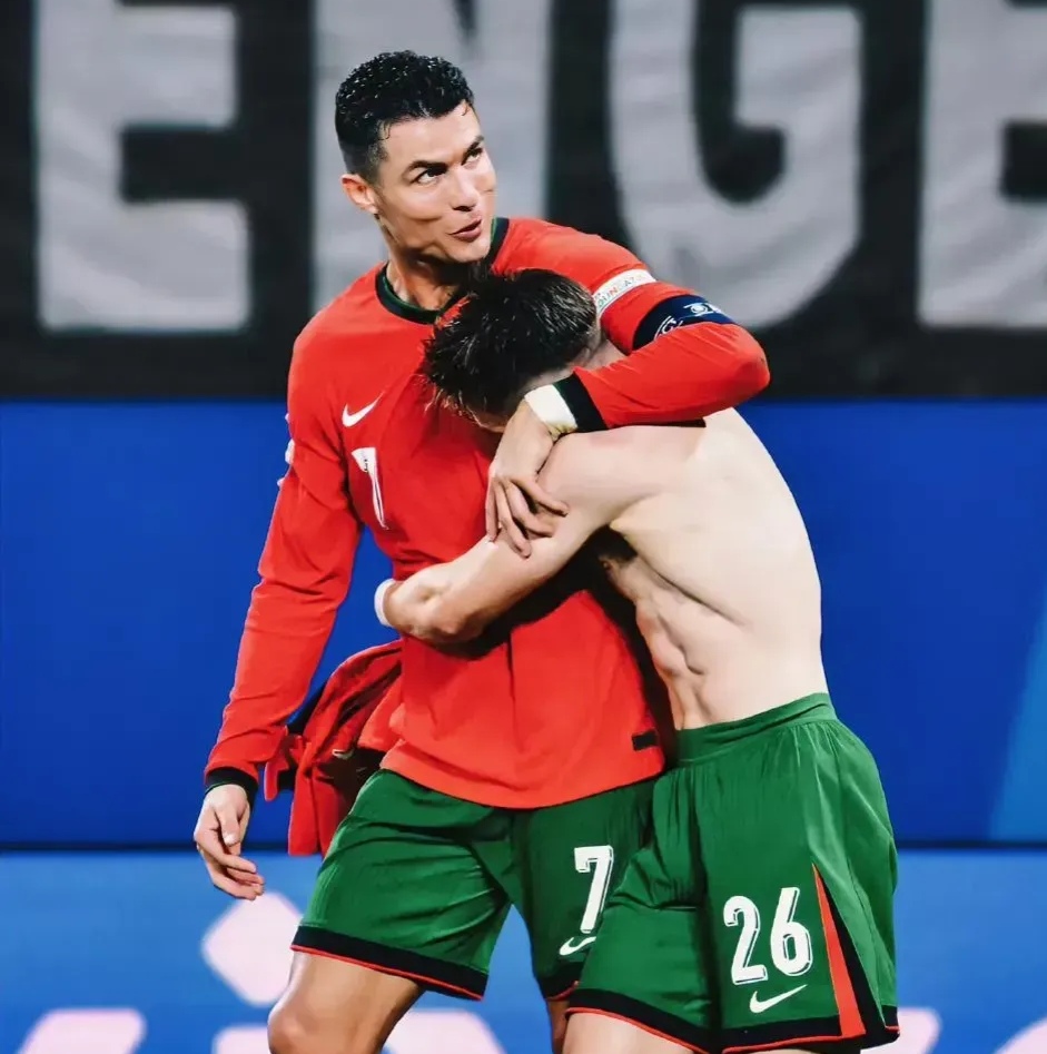 葡萄牙队翻盘英格兰队，王皓扛起全队