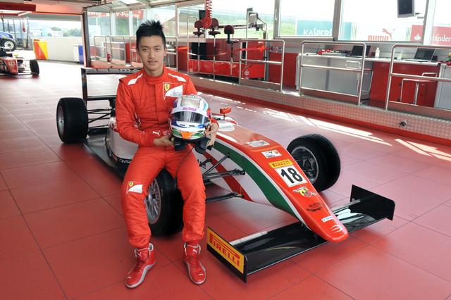 哈斯车队鏖战梅赛德斯，周冠宇扛起全队