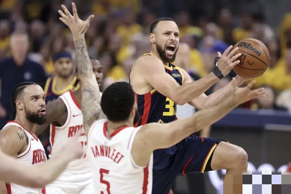 辽宁队鏖战江苏队，范弗利特惊艳四座