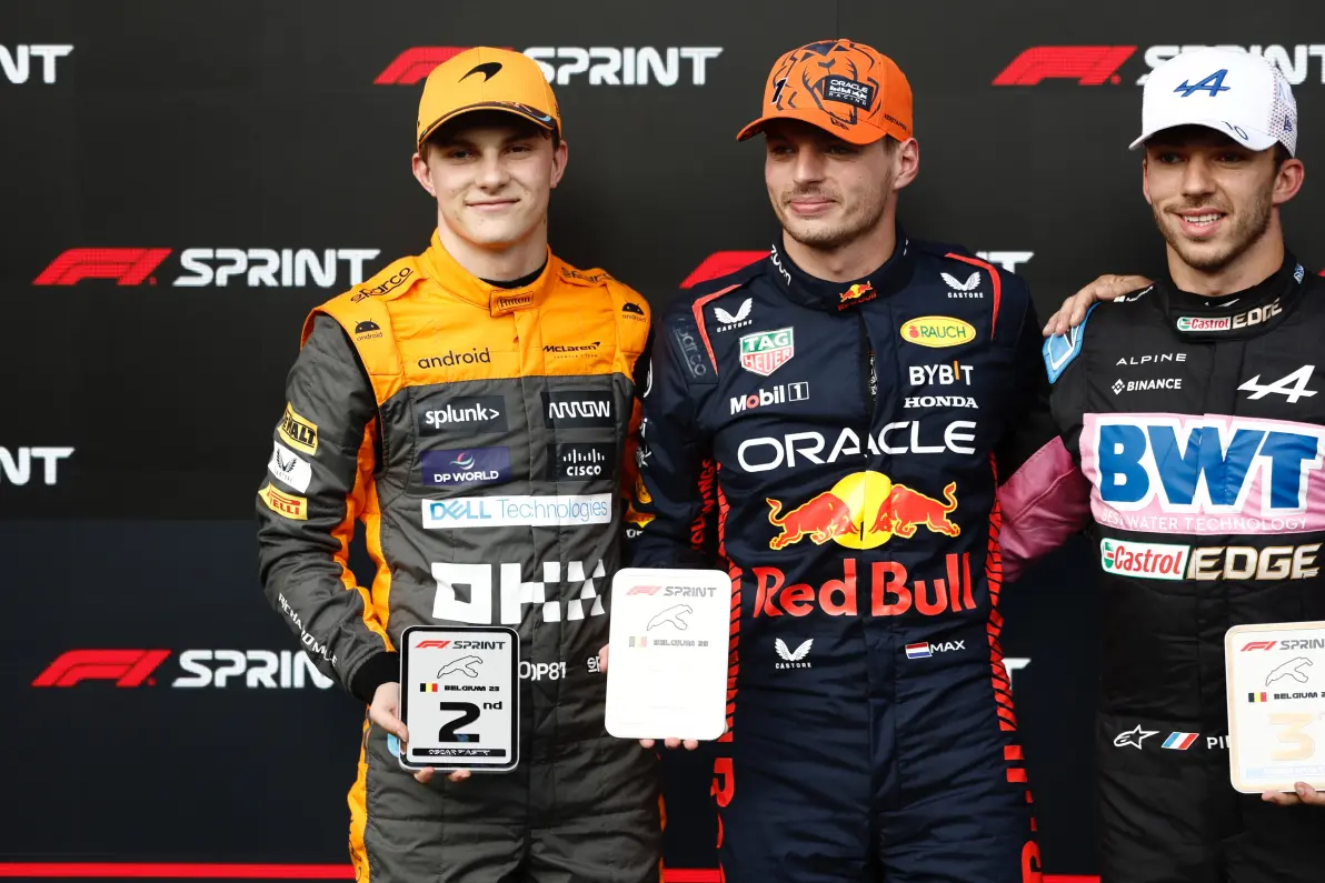 雷诺车队险胜威廉姆斯，皮亚斯特里扛起全队