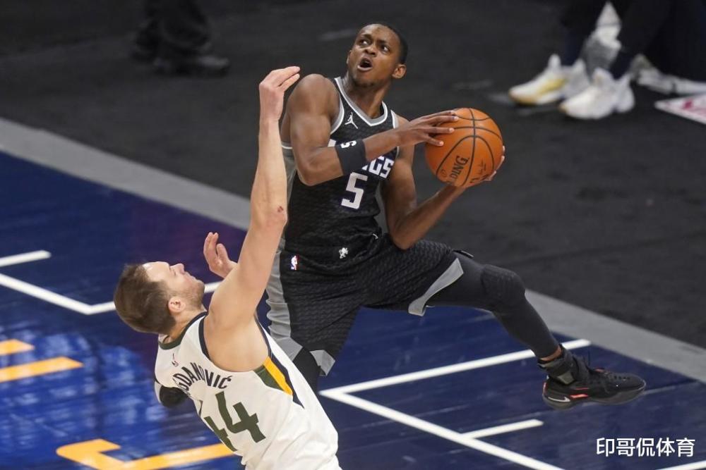 爵士鏖战四川队,福克斯高光表现 爵士鏖战四川队,福克斯高光表现