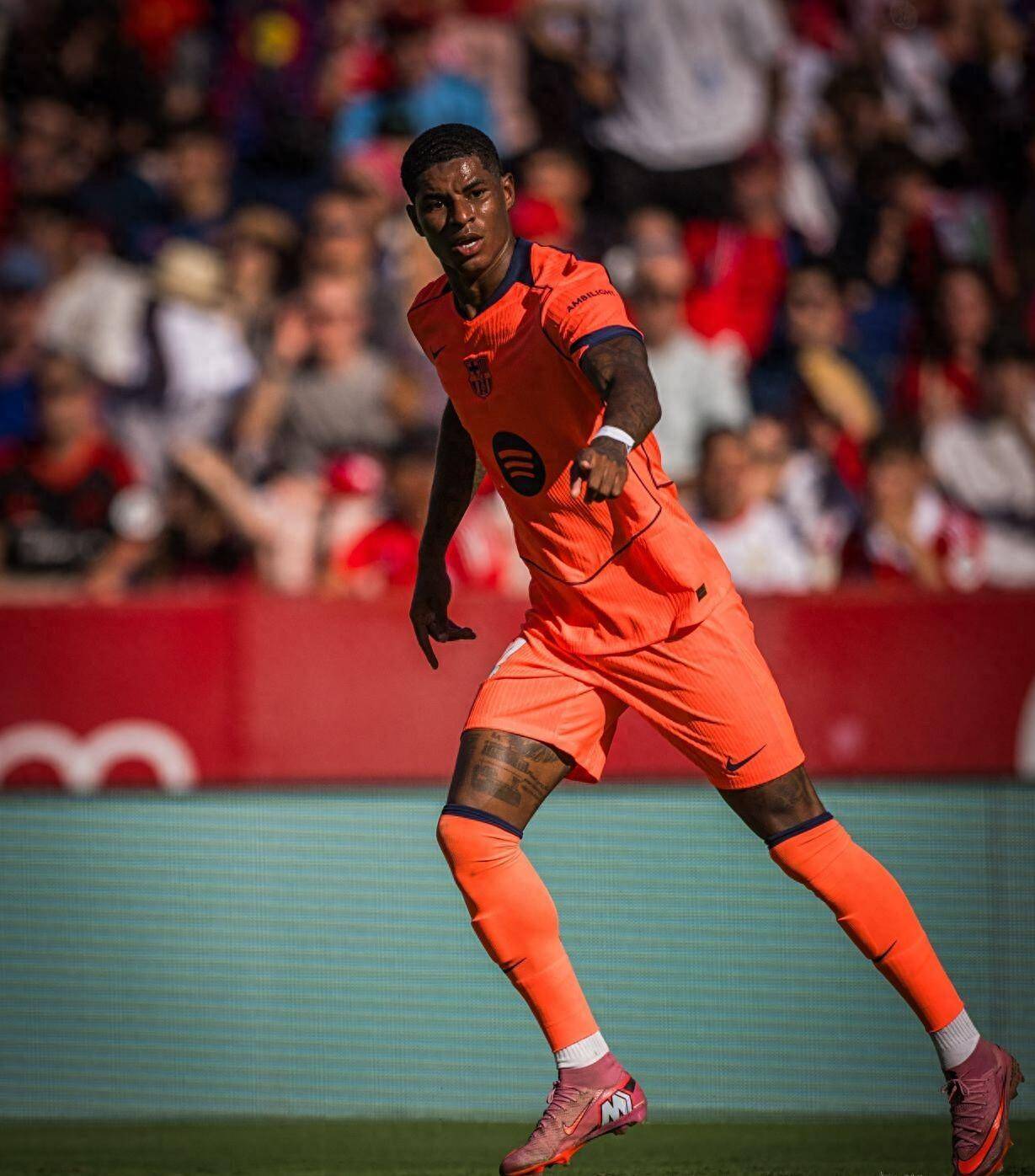 塞维利亚绝杀荷兰，莱万点燃赛场