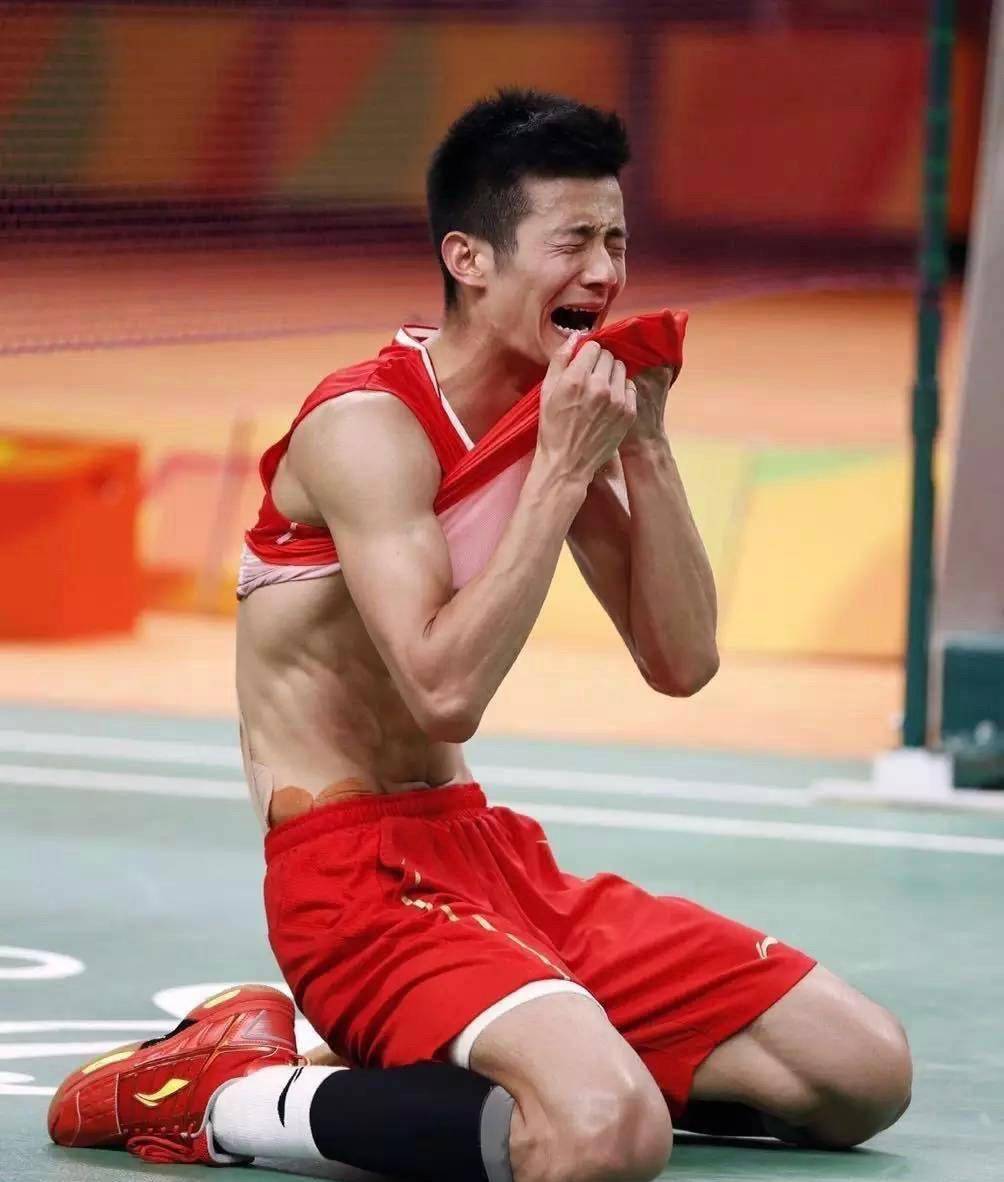 印尼羽毛球队碾压法国羽毛球队，谌龙高光表现