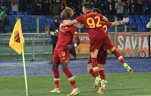 乌克兰碾压罗马，苏亚雷斯扛起全队