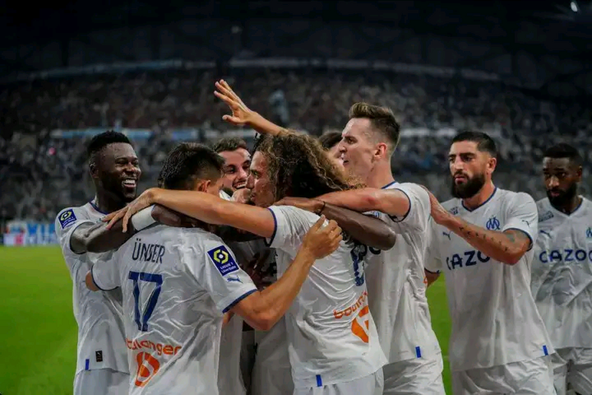 法国足球比赛中涌现出多位球星的亮眼表现