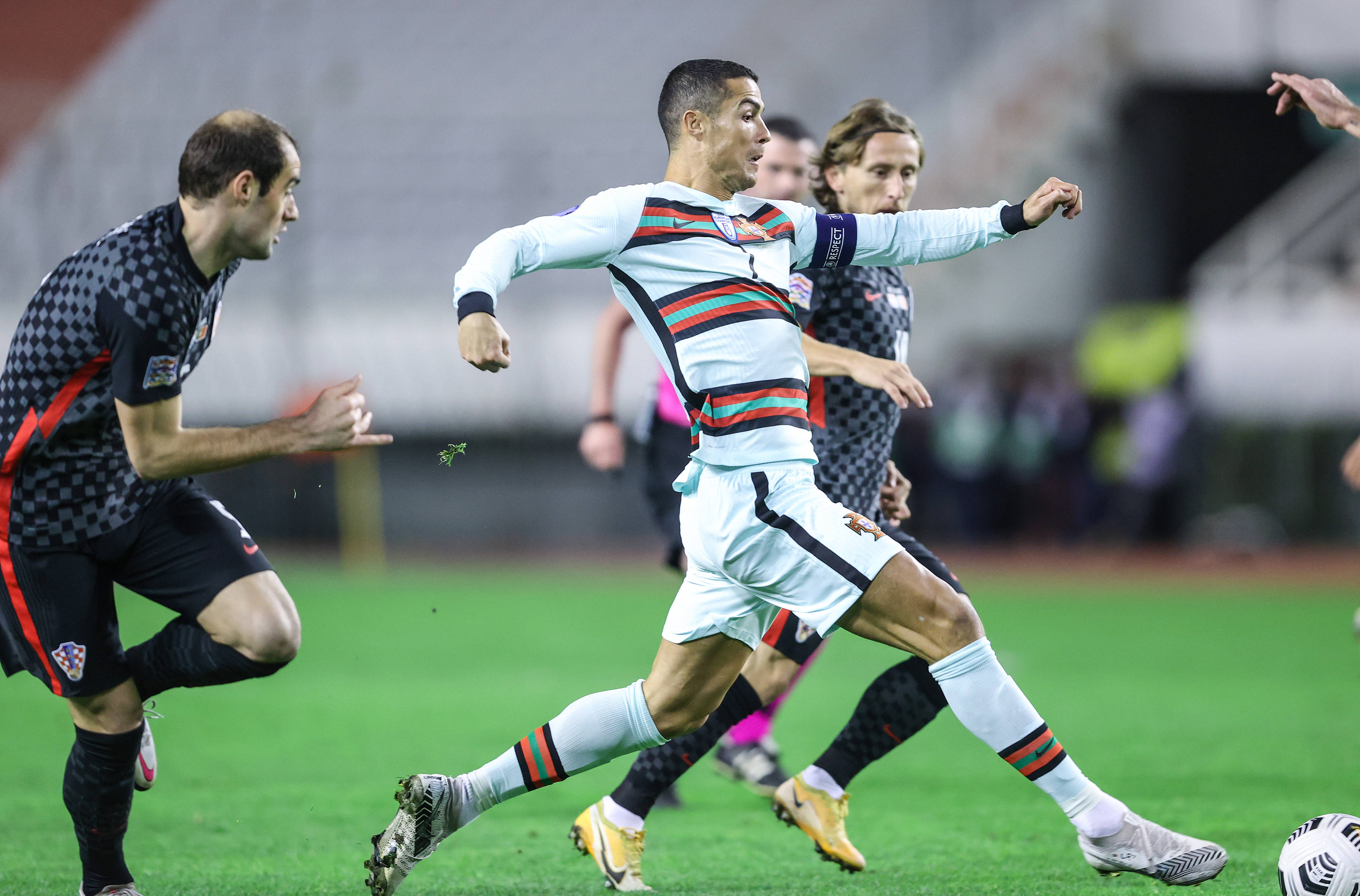 葡萄牙队完胜中国队，张本智和惊艳四座