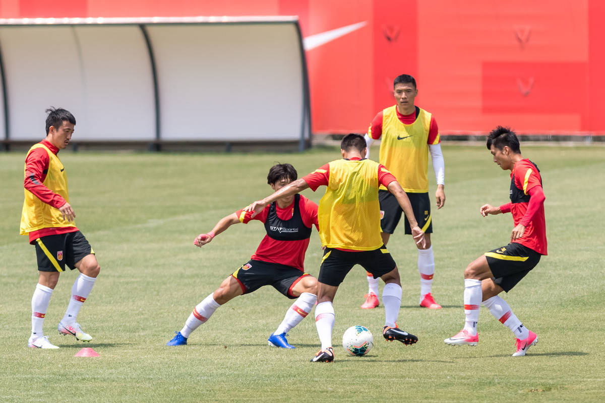 铁卫出战坚守防线，球队一胜走进半决赛