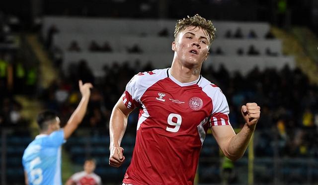 欧预赛场面惊心动魄，球风过人