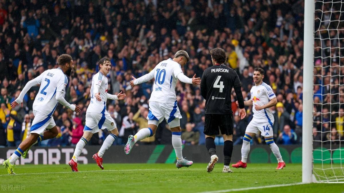 曼城客场大胜伯恩利，提前两轮夺冠无悬念