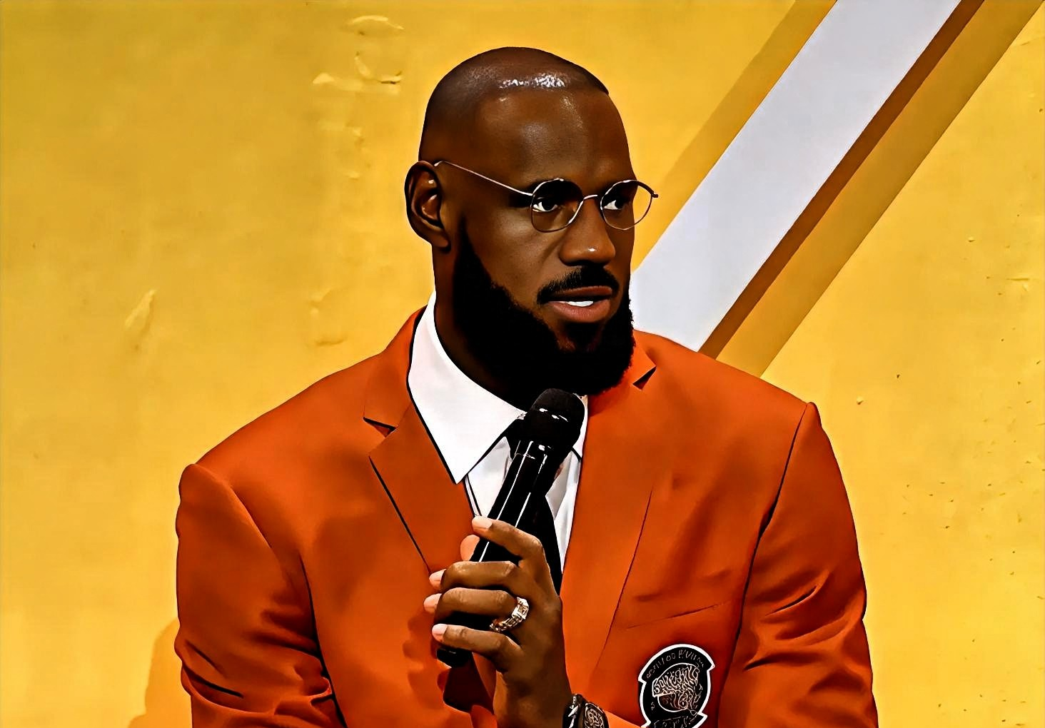 热火队主帅詹姆斯谈未来，承诺冲击总冠军