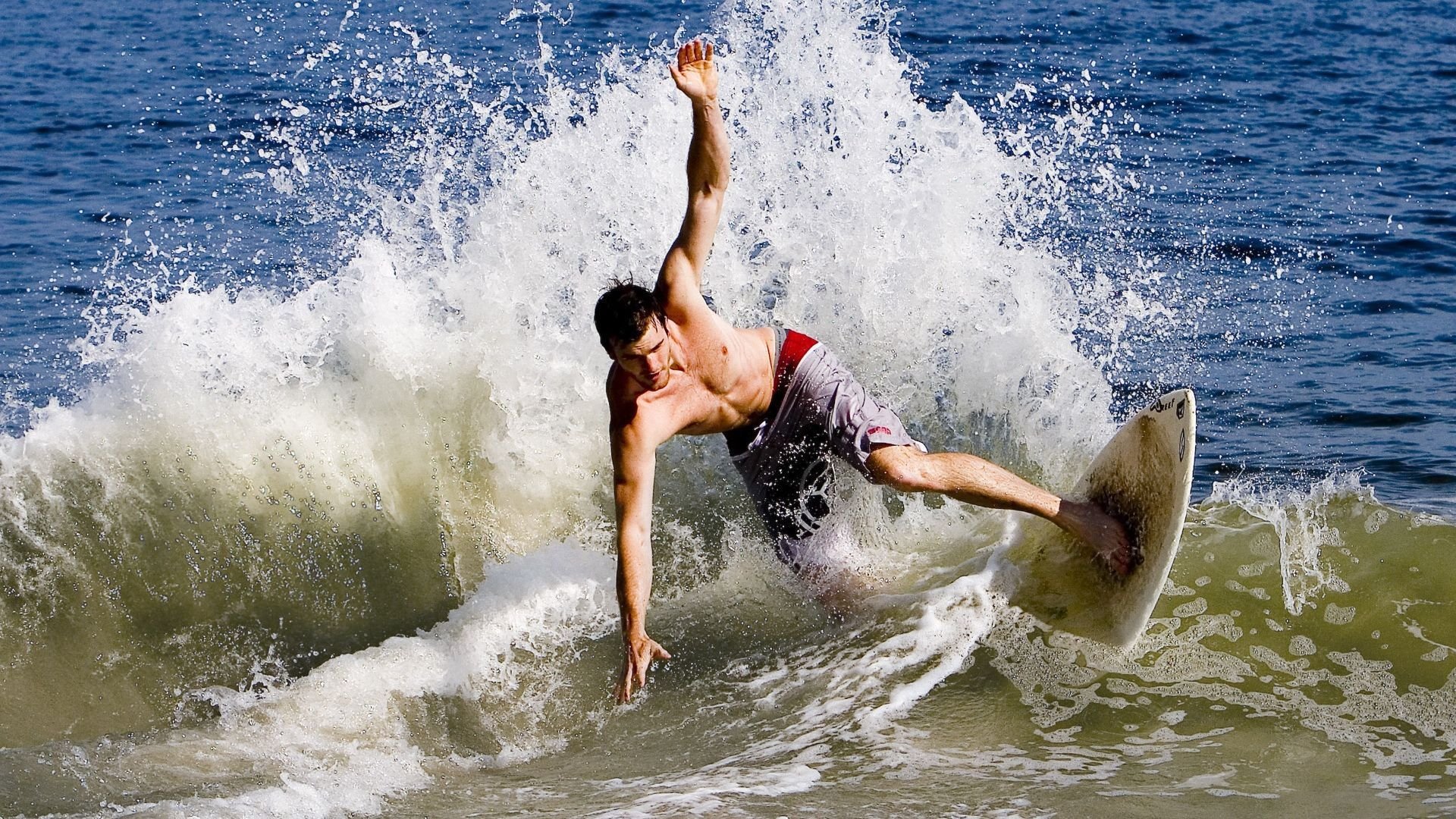 从红土到硬地，兹维列夫扛起全队，美网鏖战法网的意志传承